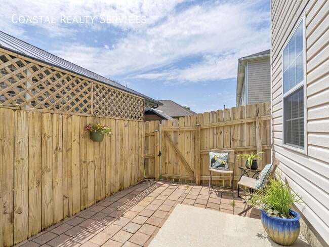Building Photo - 983 Scenic Oak Ln