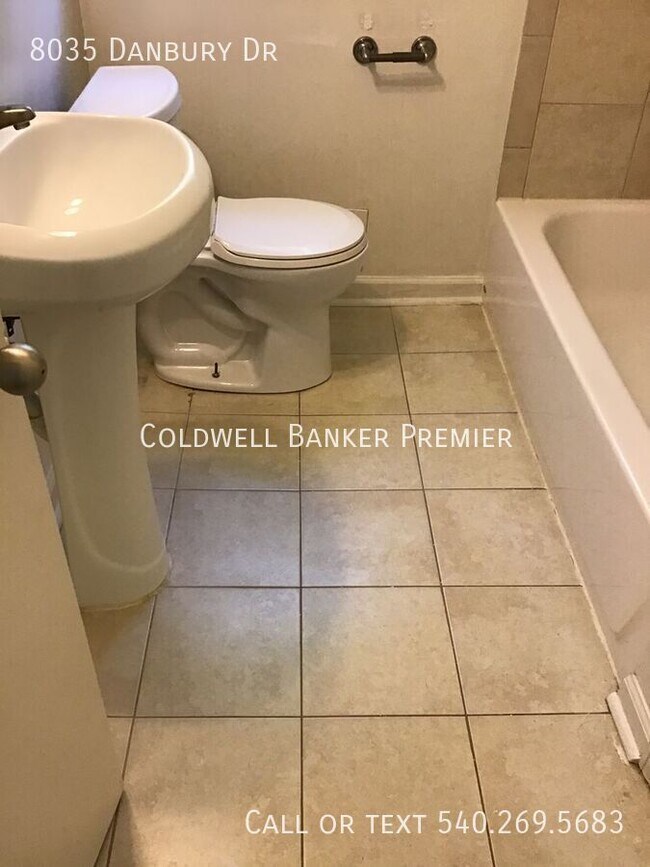 Building Photo - 8035 Danbury Dr