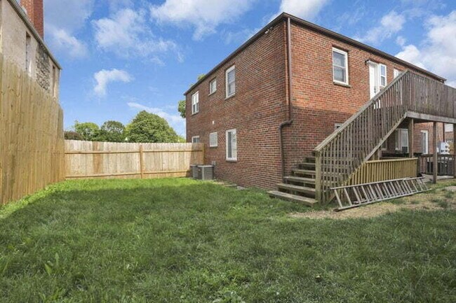 Building Photo - Updated 1BD/1BA