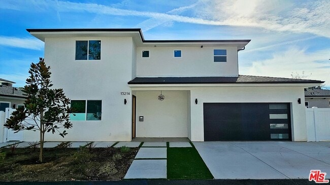 Primary Photo - 15214 W Holyland Dr