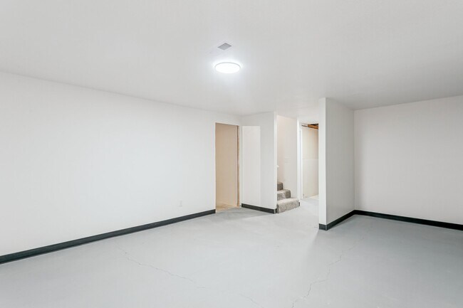 Building Photo - 4319 S Elizabeth Ave