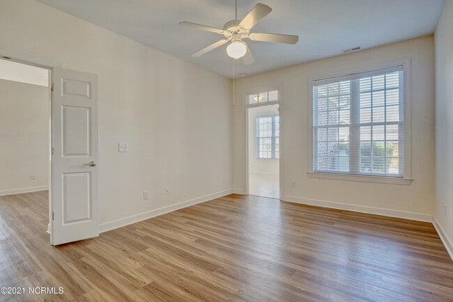 Building Photo - 1302 Suncrest Way