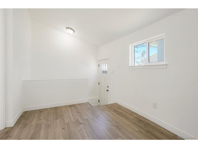 Building Photo - Spacious 2 Bed 2.5 Bath in the heart of Baker!