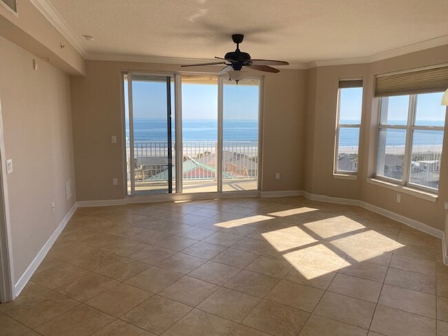 Building Photo - Fabulous Ocean Views!