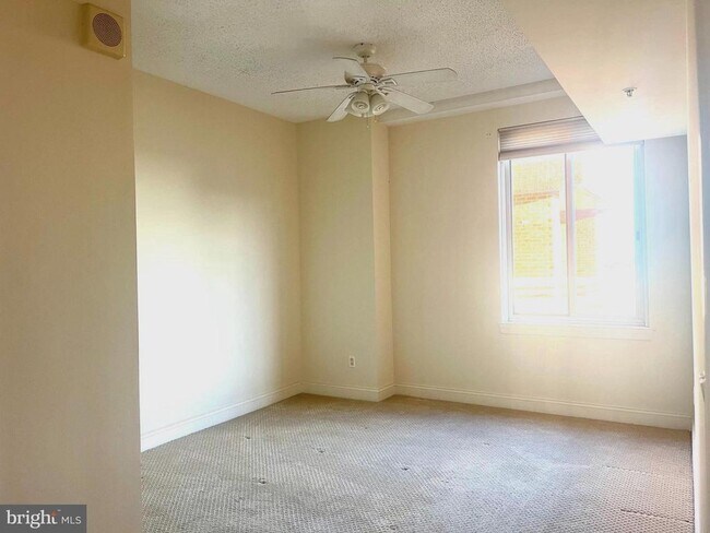 Building Photo - 1020 N Highland St