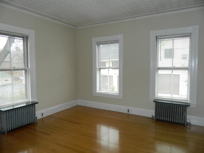 Building Photo - 15 Summit St