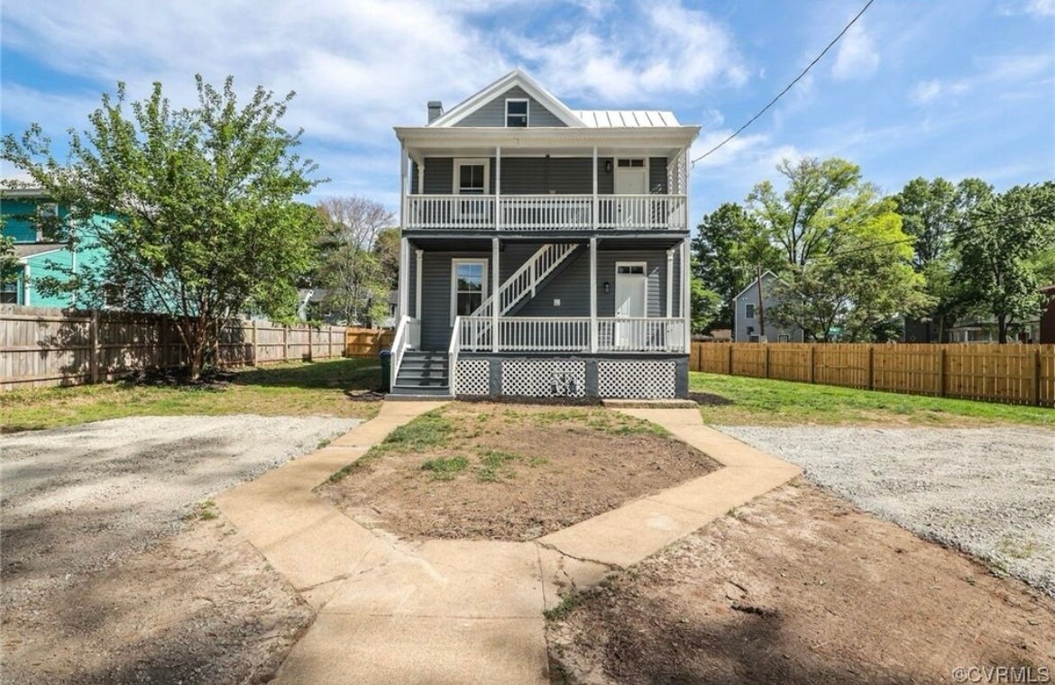 Building Photo - 727 E Gladstone Ave