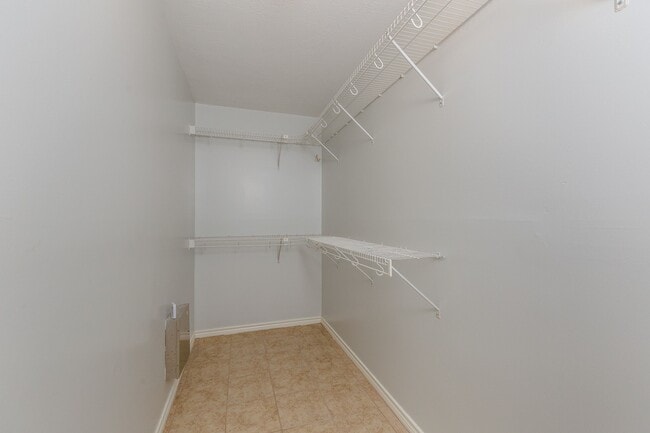 Building Photo - 7615 Greenwood Point Dr