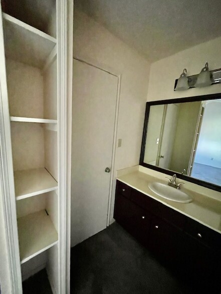 Building Photo - 600 Bagby Ave