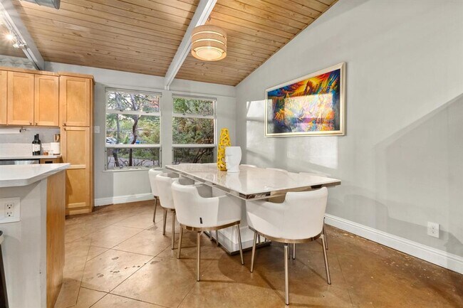 Building Photo - 2301 Westway Cir