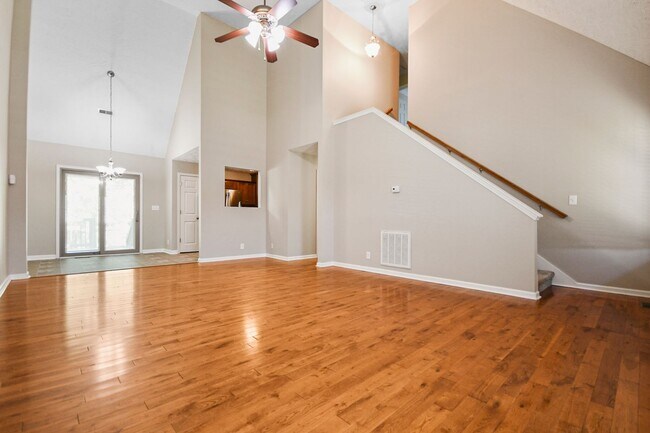 Building Photo - Pet Friendly Three Bedroom with Bonus!
