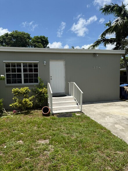 Primary Photo - 328 S Biscayne River Dr