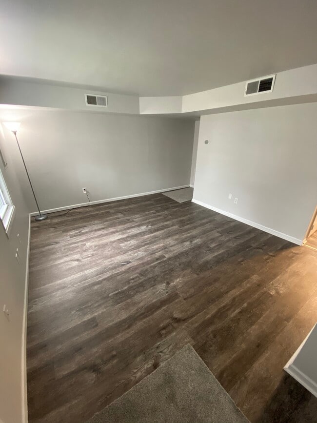 Building Photo - 22 Lockwood St