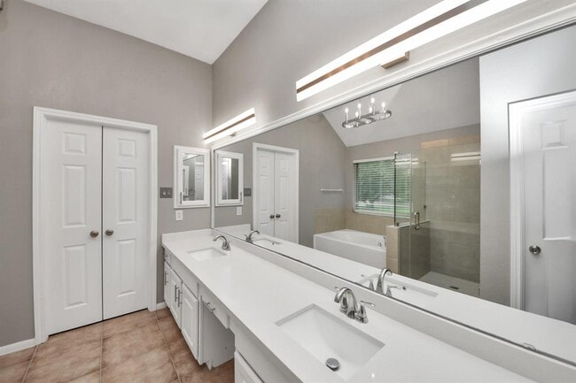 Building Photo - 1302 Raintree Cir