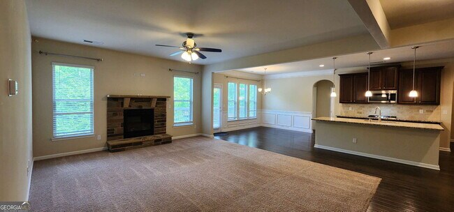 Building Photo - 525 Twelve Oaks Dr