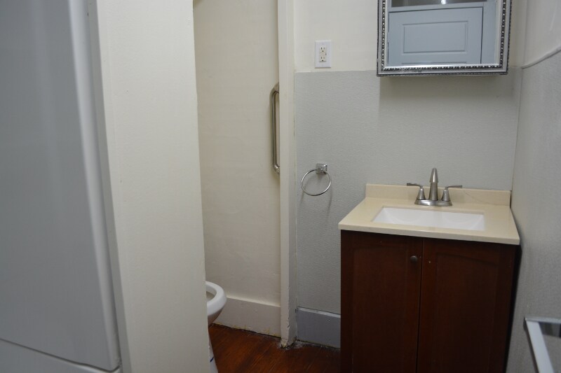 Building Photo - 1654 Miller St