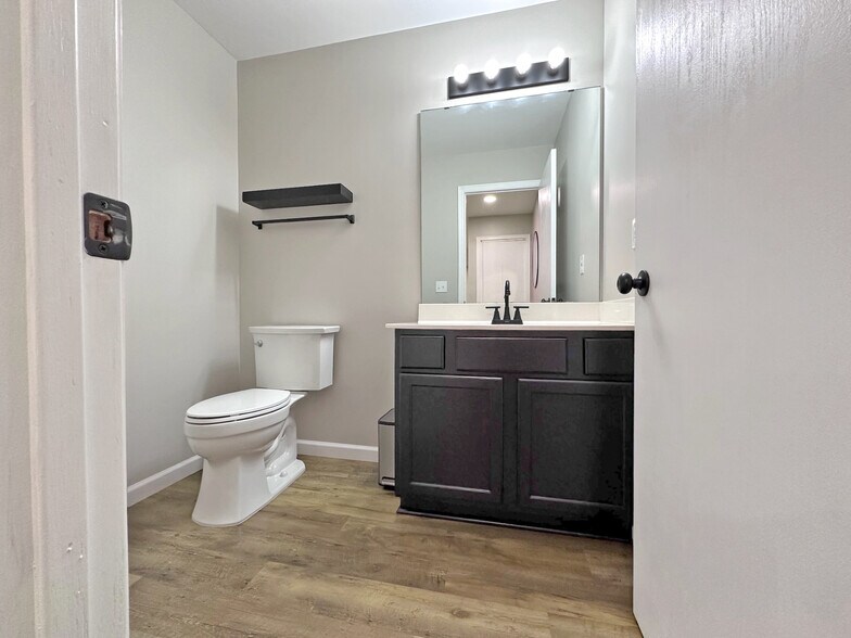 Main Level - Bathroom (NEW) - 12652 43rd St NE