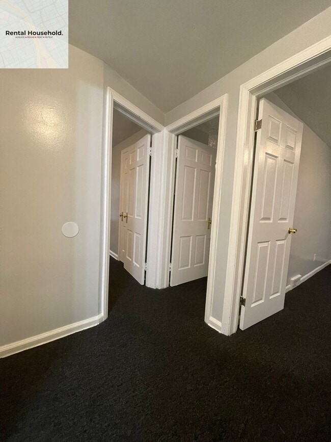 Building Photo - Beautiful 4 Bedroom Colonial Home-Section 8 ONLY