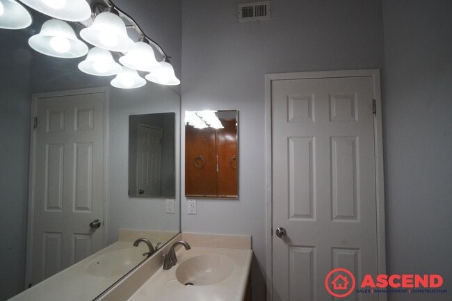 Building Photo - Charming Home in Southwest Bakersfield!