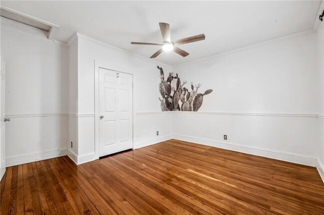 Building Photo - 976 Hall Pl NW