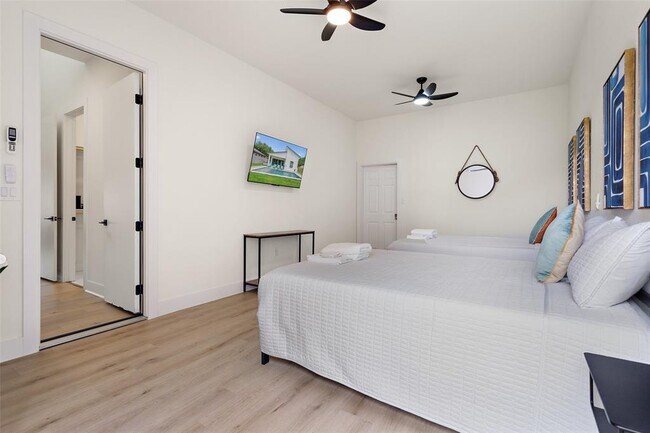 Building Photo - 2211 White Dove Pass