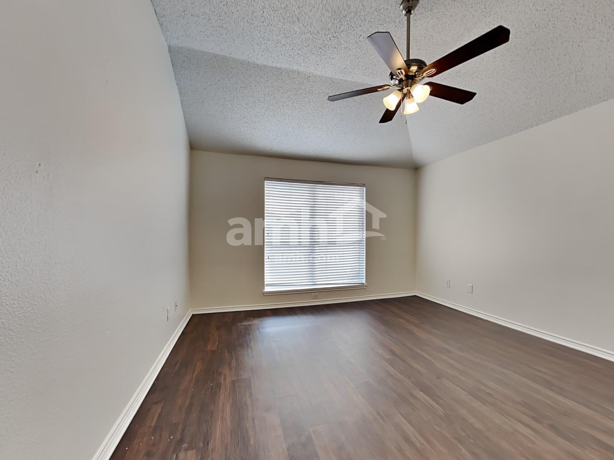 Building Photo - 1364 Honeysuckle Ln