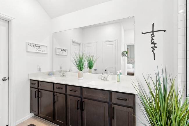 Building Photo - 641 Royal Arch Dr