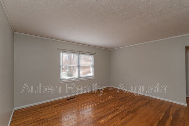 Building Photo - 501 Milledge Rd