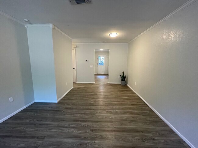 Dining Area - 617 County Road 805A