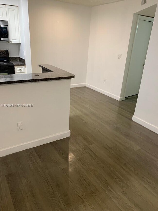 Building Photo - 1235 SW 46th Ave