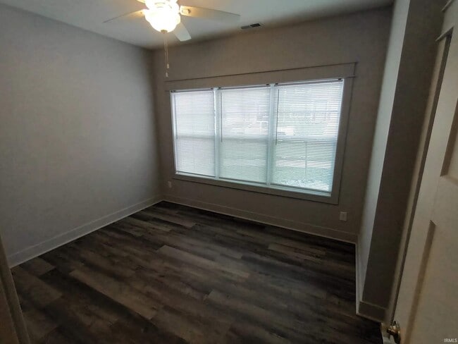 Building Photo - 1231 W Rangeview Cir