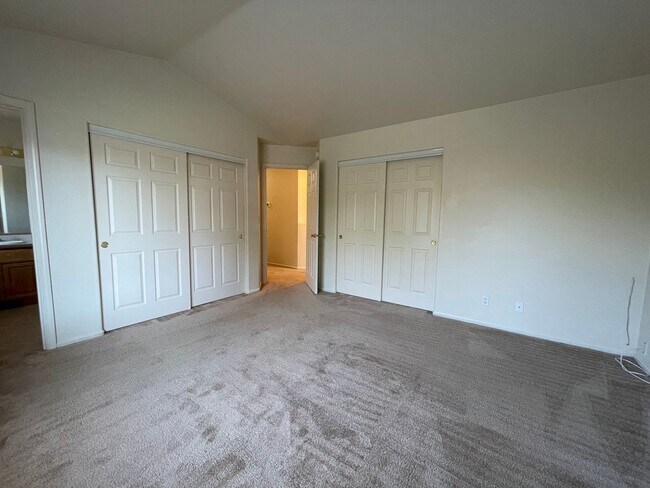 Building Photo - 205 Kit Ln