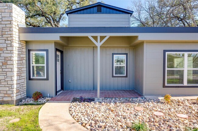 Building Photo - 809 N West St