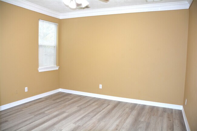 Building Photo - 10916 Panther Ct