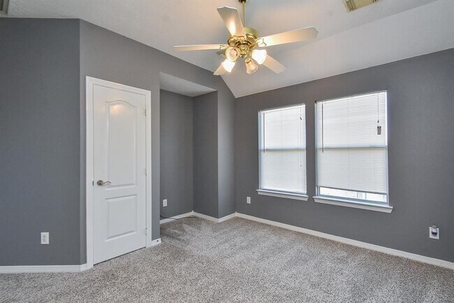 Building Photo - 2811 Little Spring Cir