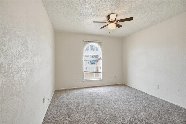 Building Photo - 608 N Colton Ave