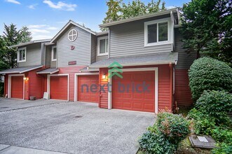 Building Photo - Beautiful home with 3 beds, 2.5 baths for ...