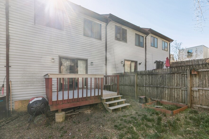 Building Photo - 3379 Frederick St