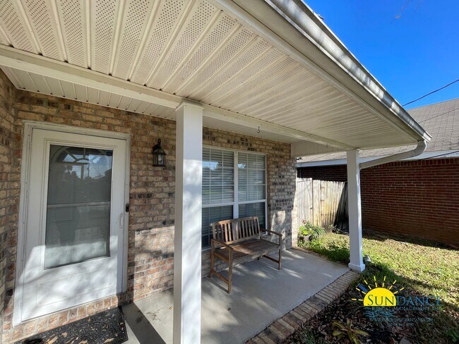 Building Photo - Prime Location and Stunning 4 Bedroom Home with Solar!