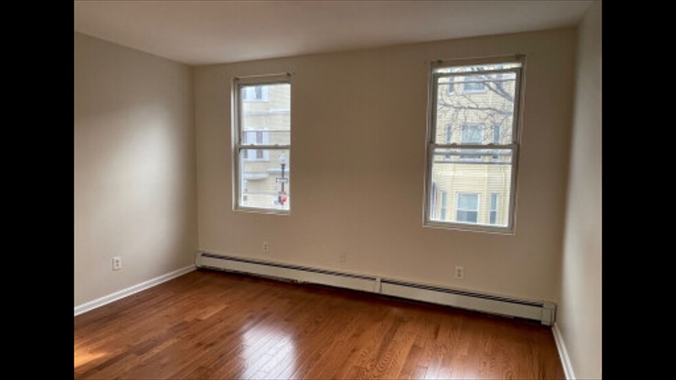 Building Photo - 75 Putnam St