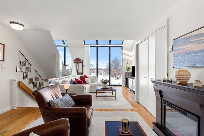 Building Photo - 126 Merrimac St