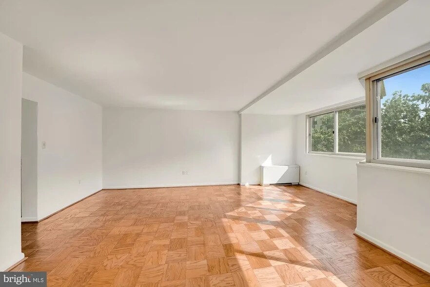 Building Photo - 922 24th St NW