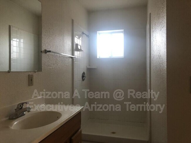 Building Photo - 4538 E Lester St