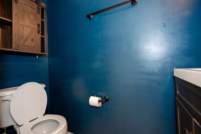 Building Photo - Spacious & Bright Home in Parks of Piedmon...