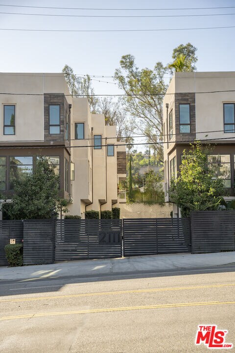 Building Photo - 2111 N Cahuenga Blvd