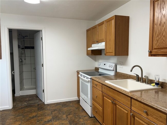 Building Photo - 10647 Pinewood Ave