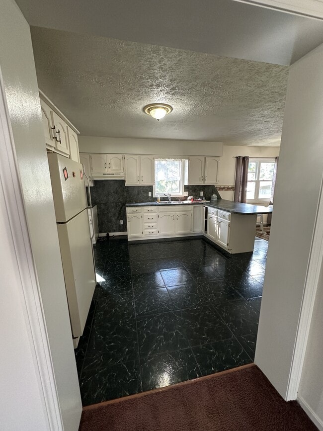 Building Photo - 962 W Main St