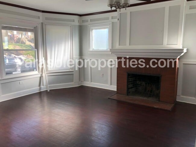 Building Photo - 919 Clay Ave