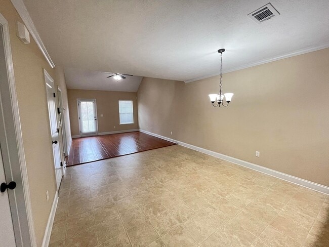 Building Photo - 528 Scenic Dr