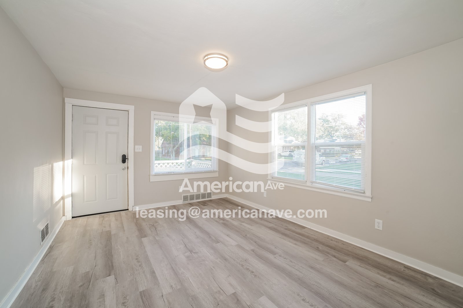 Building Photo - 908 E Maywood Ave